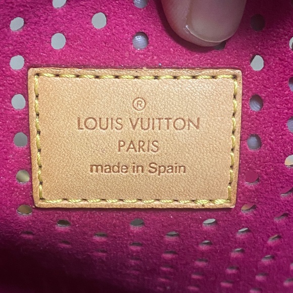Louis Vuitton Limited Edition Perforated Musette Bag (Monogram & Fuchsia ) - Picture 5 of 16